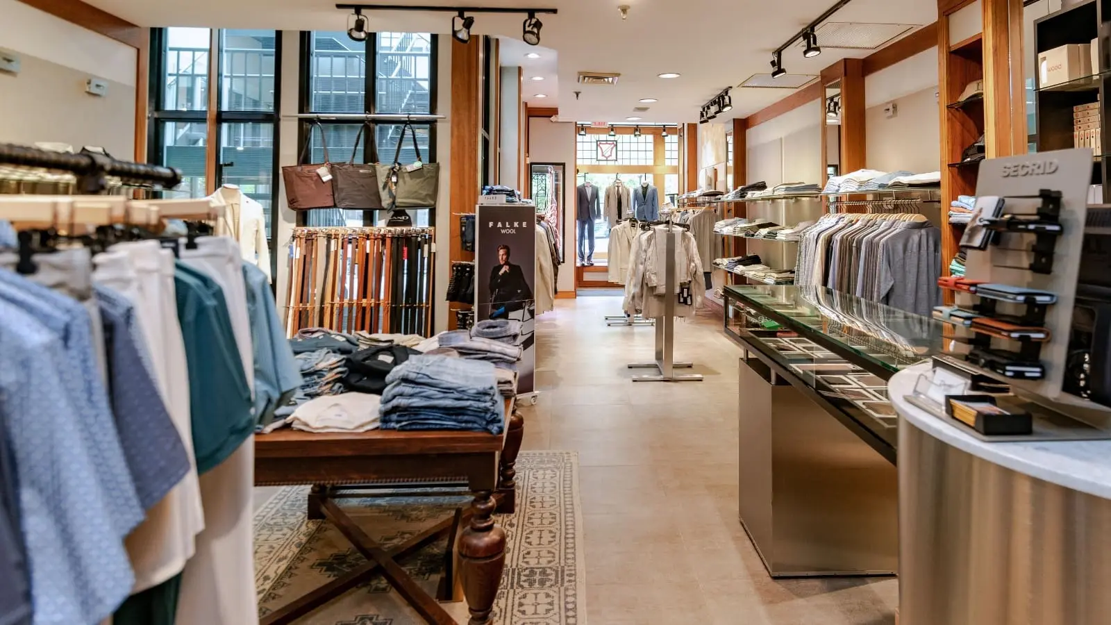 بهترین تکنیک‌های طراحی لباس زنانه برای تولیدی ها