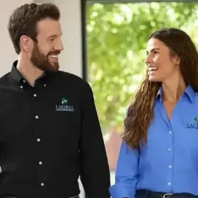 چگونه لباس‌ فرم می‌توانند برند شما را تقویت کنند!