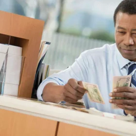 بهترین روش‌های طراحی لباس فرم برای بانک‌ها و سازمان‌های دولتی