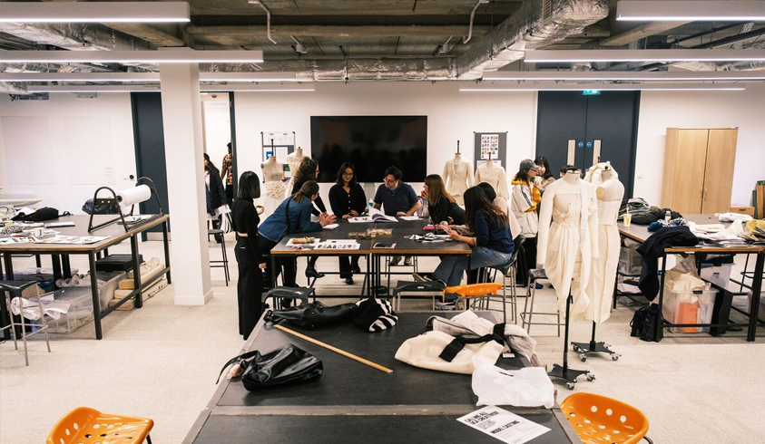 مشاوره درسی طراحی لباس؛ چگونه مسیر حرفه‌ای خود را سریع‌تر طی کنیم؟