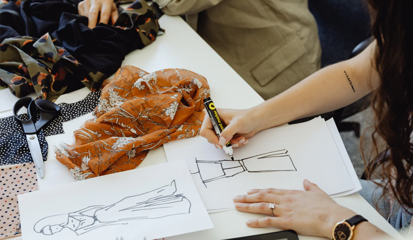 چگونه با طراحی لباس تولیدی، هویت برند خود را برجسته کنیم؟